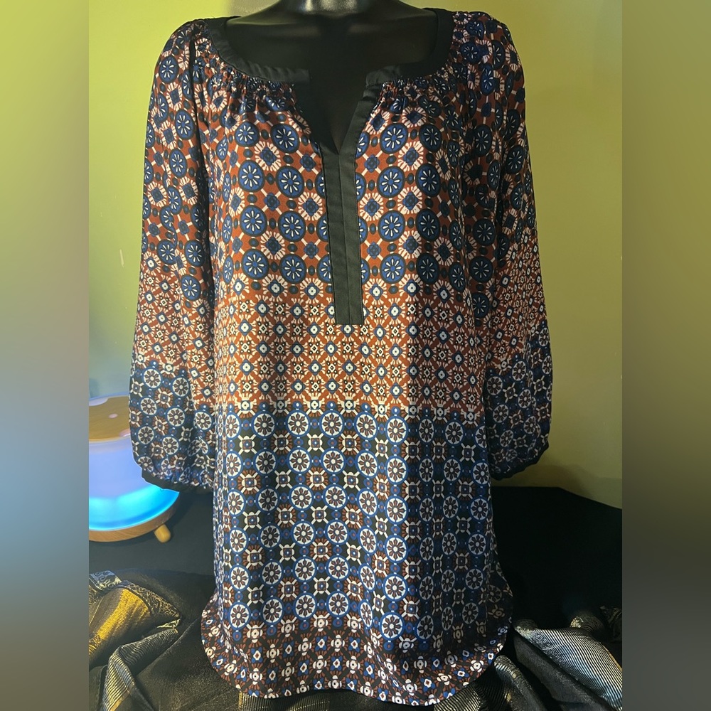 Multi-patterned top. Comfort and style.